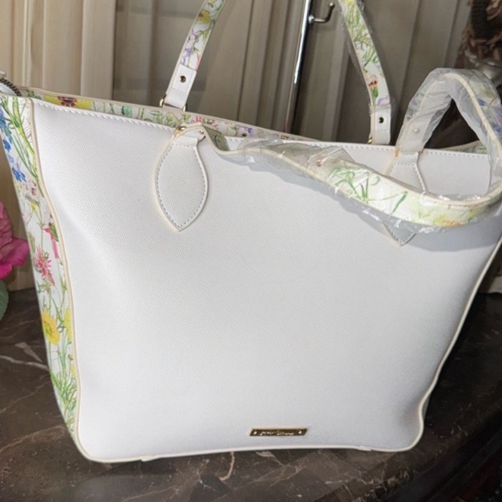 Betsey Johnson White Tote with Floral Trim and Gold Chain NWT - Picture 2 of 12